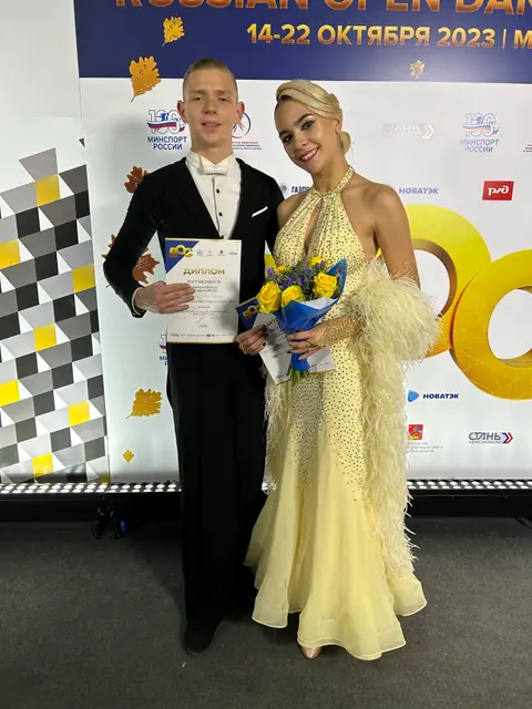 Пара с букетом на турнире Russian Open