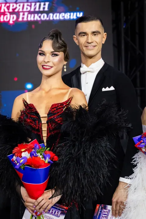 Иван Решетников и Елизавета Харинова с цветами после турнира